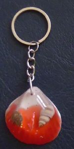 PORTE CLEFS COQUILLAGE ROUGE