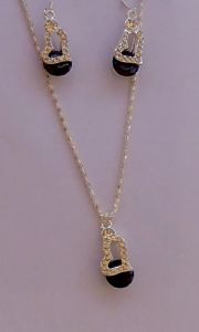 PARURE PENDENTIF COEUR NOIR