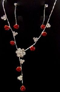 PARURE ROSES ROUGE STRASS BLANC