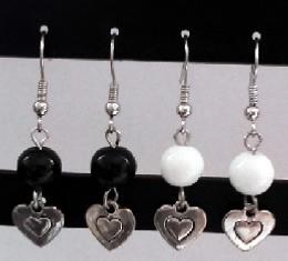 DUO BOUCLES D'OREILLES COEUR BLANC ET NOIR