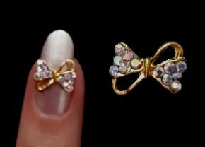 BIJOU D'ONGLE NOEUD STRASS DORE