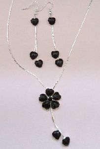 PARURE FLEUR COEUR STRASS NOIR